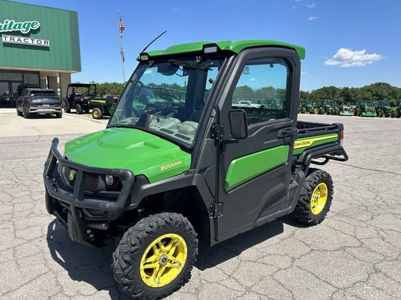 2022 John Deere XUV 835R Equipment Image0