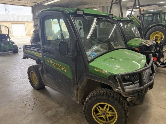 2022 John Deere XUV 835R Equipment Image0