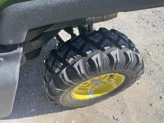 Image of John Deere XUV 835R equipment image 4