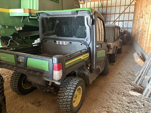 Image of John Deere XUV 835R Image 1