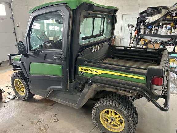 Image of John Deere XUV 835R equipment image 2