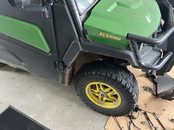 Image of John Deere XUV 835R equipment image 3