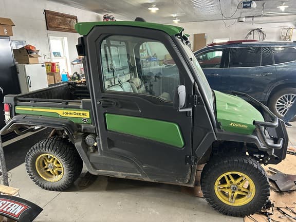Image of John Deere XUV 835R equipment image 1