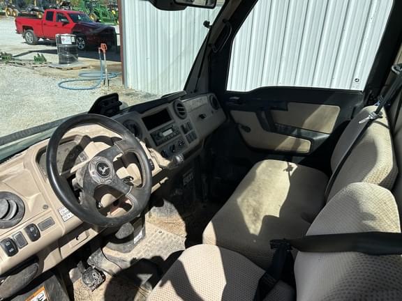 Image of John Deere XUV 835R equipment image 1