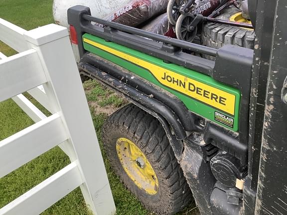 Image of John Deere XUV 835R equipment image 2