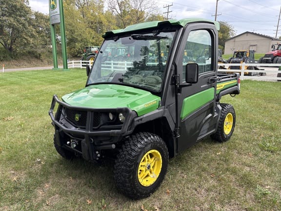2022 John Deere XUV 835R Equipment Image0