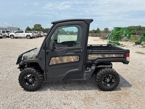 Image of John Deere XUV 835R equipment image 1