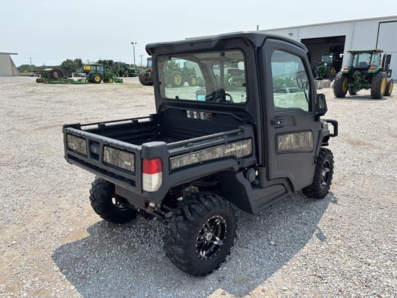 Image of John Deere XUV 835R equipment image 4