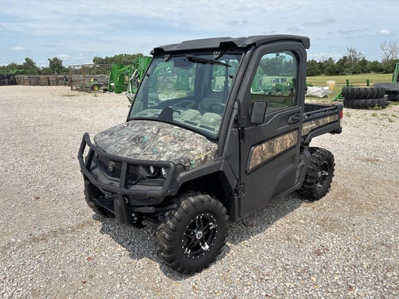 2022 John Deere XUV 835R Equipment Image0
