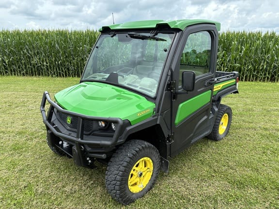 2022 John Deere XUV 835R Equipment Image0