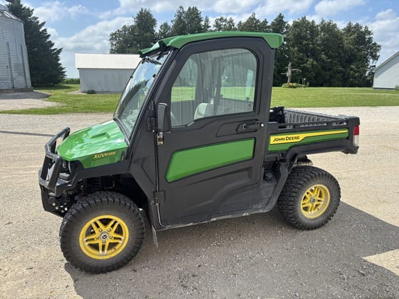 2022 John Deere XUV 835R Equipment Image0
