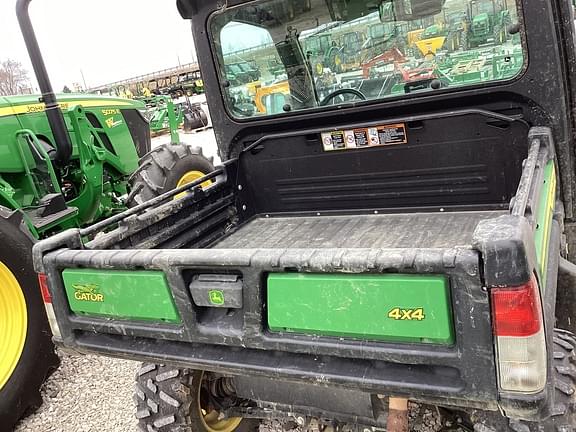 Image of John Deere XUV 835R equipment image 1