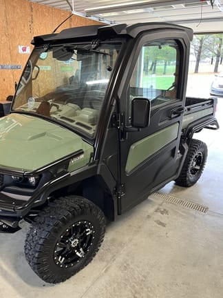 Main image John Deere XUV 835R