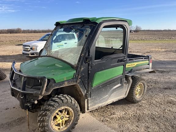 Image of John Deere XUV 835R equipment image 1