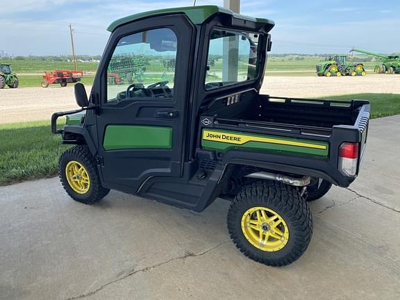 Image of John Deere XUV 835R equipment image 4