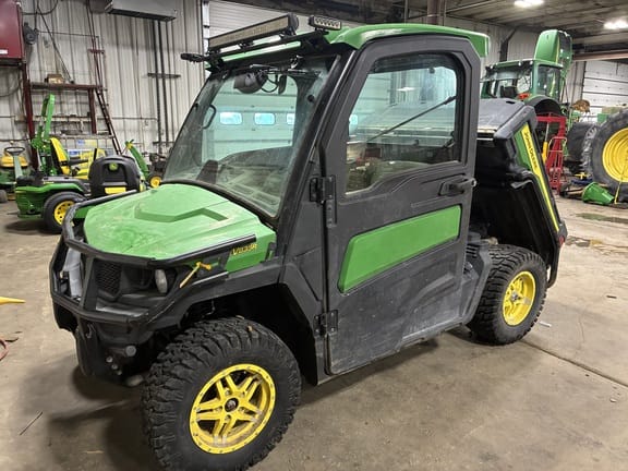 2022 John Deere XUV 835R Equipment Image0