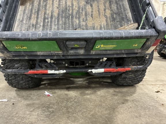 Image of John Deere XUV 835R equipment image 4