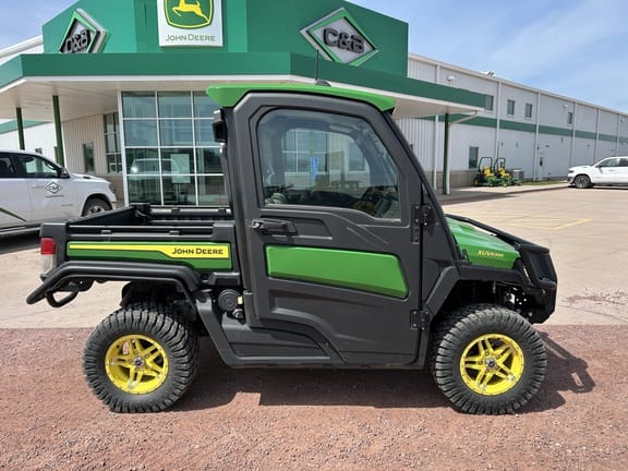 2022 John Deere XUV 835R Equipment Image0