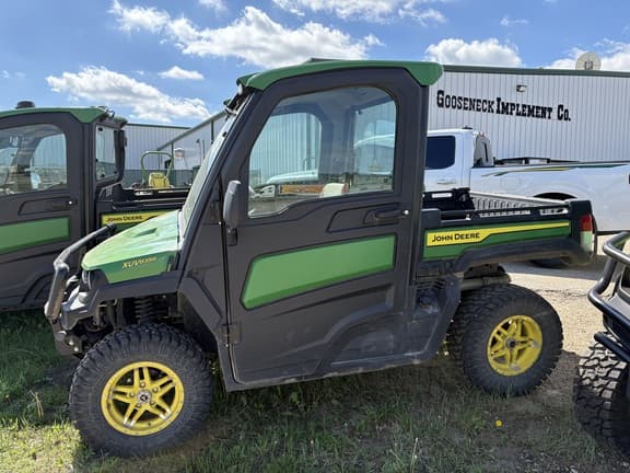 Image of John Deere XUV 835R equipment image 2
