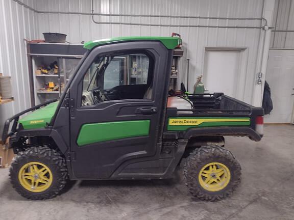 Image of John Deere XUV 835R Primary image