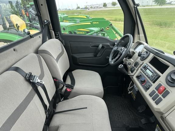 Image of John Deere XUV 835R equipment image 2