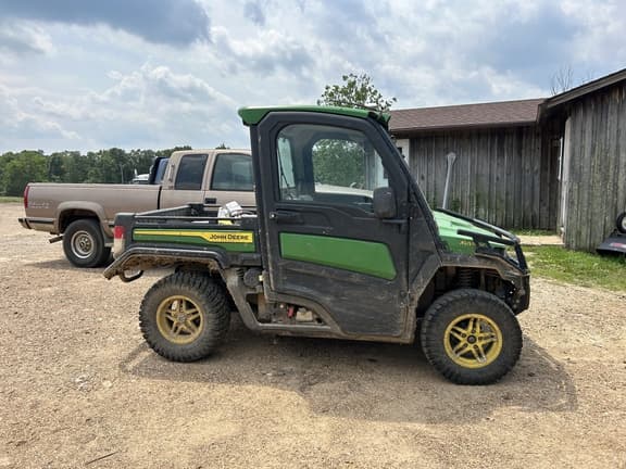Image of John Deere XUV 835R equipment image 3