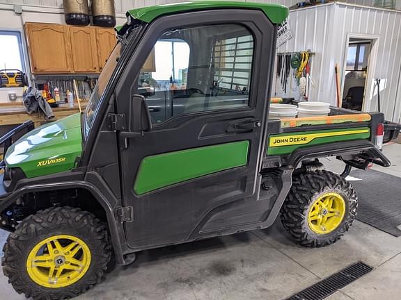 Image of John Deere XUV 835R equipment image 1