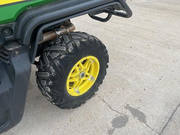 Image of John Deere XUV 835R equipment image 4