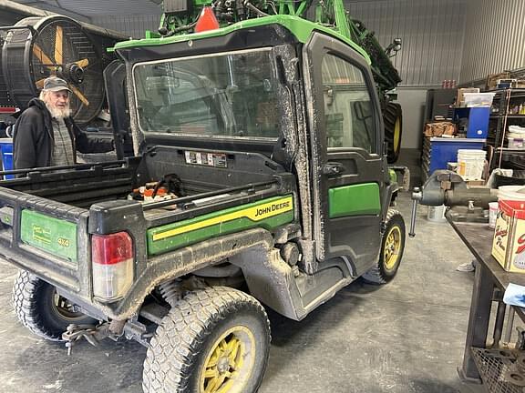 Image of John Deere XUV 835R equipment image 1