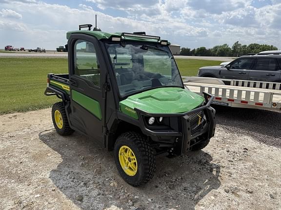 Image of John Deere XUV 835R Primary image