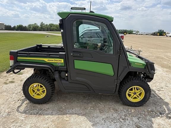 Image of John Deere XUV 835R equipment image 1