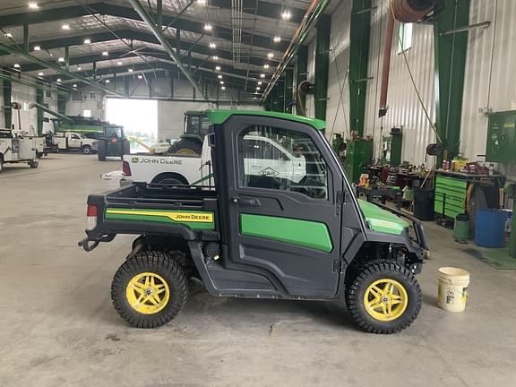 Image of John Deere XUV 835R equipment image 1