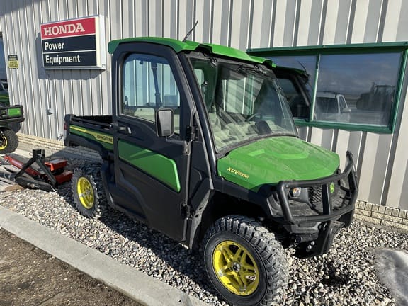 Main image John Deere XUV 835R