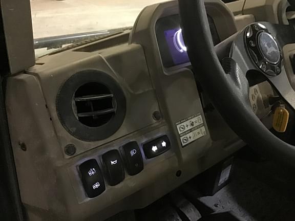 Image of John Deere XUV 835R equipment image 4