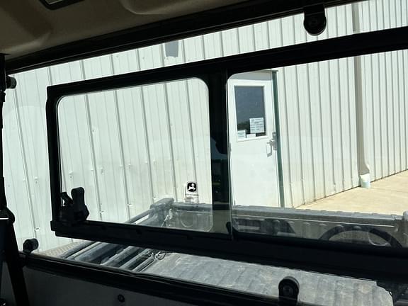 Image of John Deere XUV 835R equipment image 4