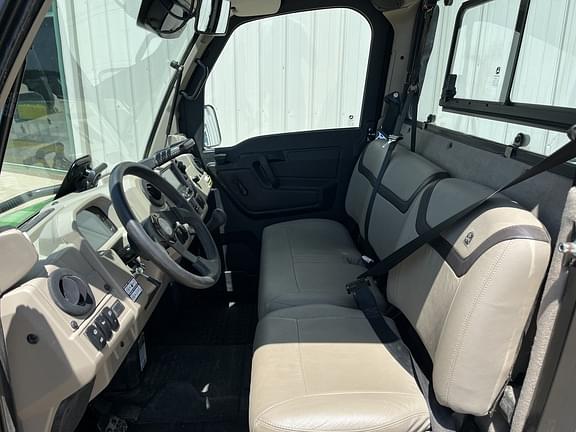 Image of John Deere XUV 835R equipment image 2