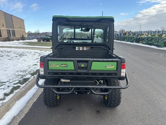 Image of John Deere XUV 835R equipment image 3