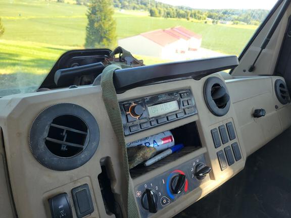 Image of John Deere XUV 835R equipment image 4