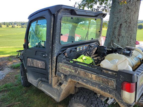 Image of John Deere XUV 835R equipment image 1