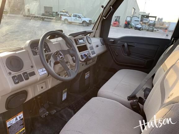 Image of John Deere XUV 835R equipment image 1