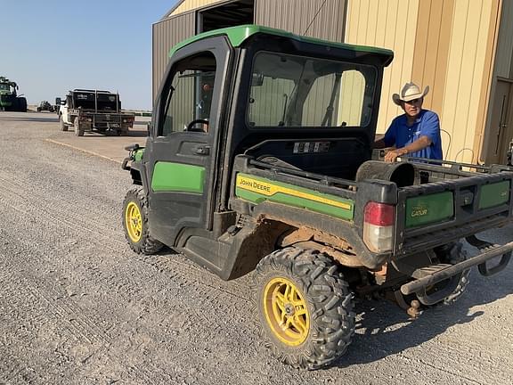 Image of John Deere XUV 835R equipment image 2