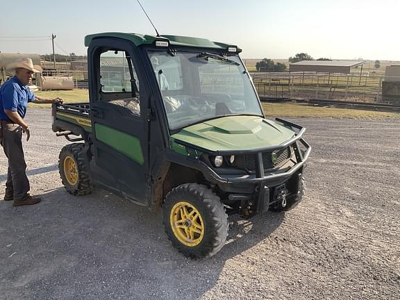 Image of John Deere XUV 835R equipment image 4