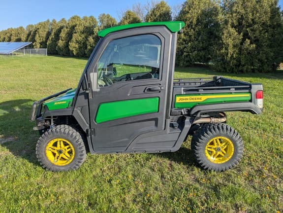 Image of John Deere XUV 835R equipment image 1