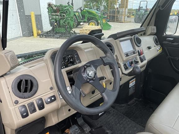 Image of John Deere XUV 835R equipment image 4