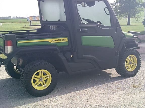Image of John Deere XUV 835R equipment image 1