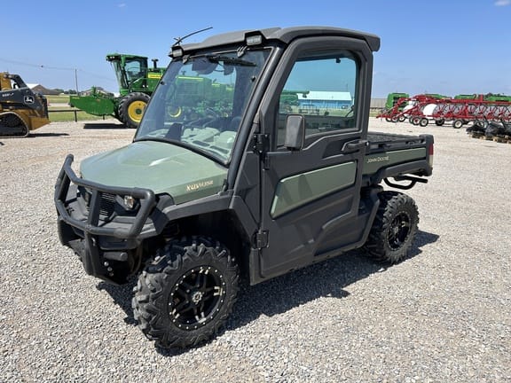 2022 John Deere XUV 835R Equipment Image0