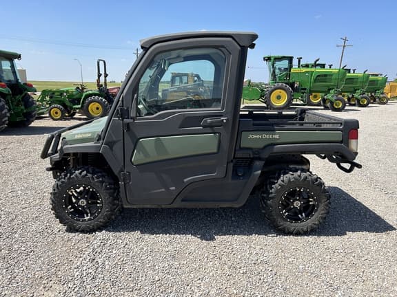 Image of John Deere XUV 835R equipment image 1