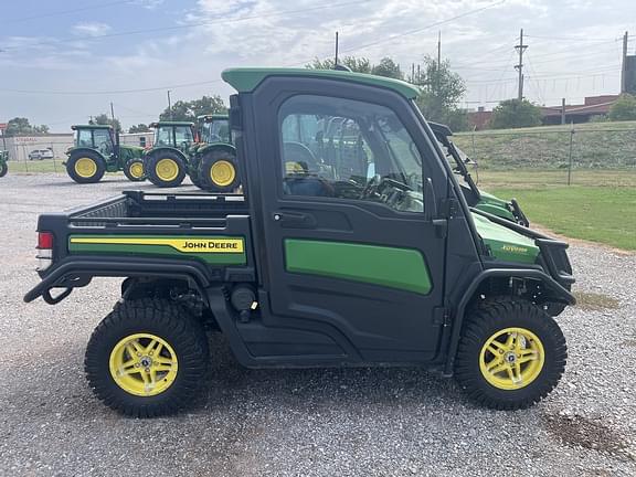 Image of John Deere XUV 835R equipment image 1