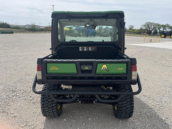 Image of John Deere XUV 835R equipment image 4