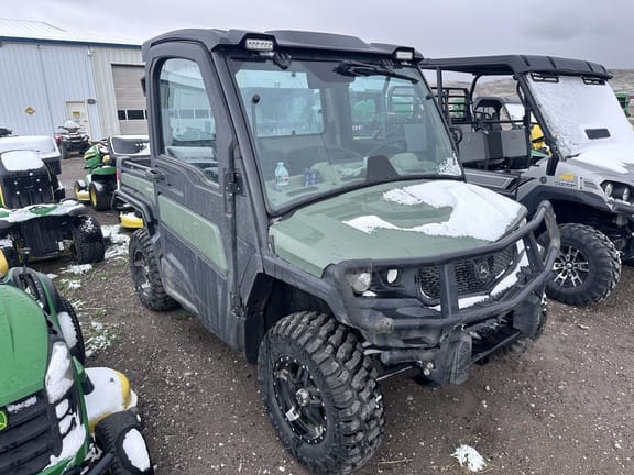 2022 John Deere XUV 835R Equipment Image0